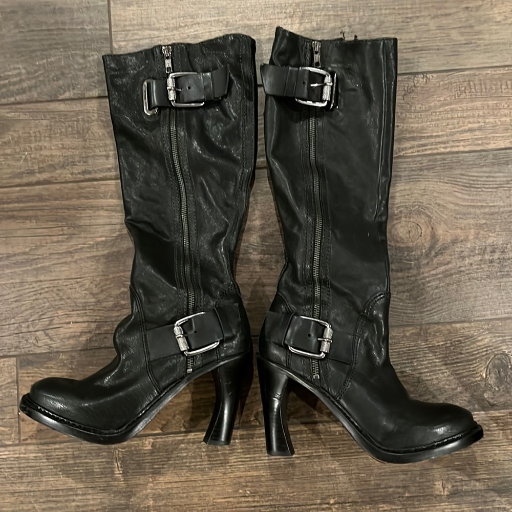 Vera Wang Lavender Label Boots